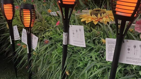 7 เหตุผลที่ต้องมี! รีวิว Torch Light โคมไฟปักพื้นสวน เปลี่ยนบ้านเป็นรีสอร์ทหรูในพริบตา