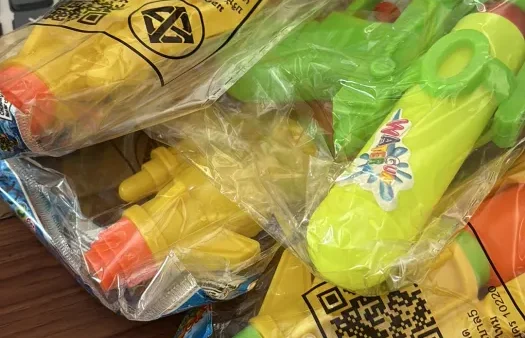 รีวิวปืนฉีดน้ำสงกรานต์ 27 30cm ยิงไกล สะใจ พกพาง่าย ไอเทมเด็ดที่ต้องมีปี 2024