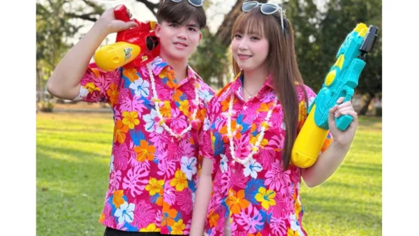 เสื้อลายดอกสงกรานต์ 2024 เนื้อผ้าพรีเมียม แห้งไว ใส่สบาย สีสดไม่ลอก ใส่แล้วเกิดแน่นอน!